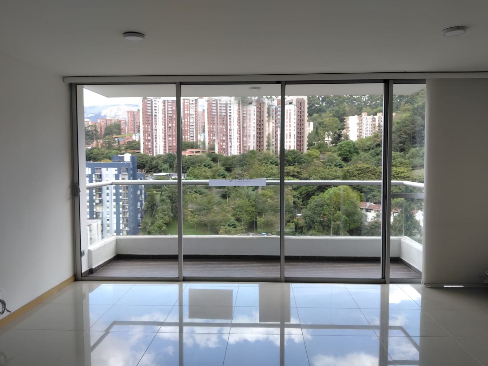 Apartamento en arriendo Antioquia Medellín Calle Nueva 67 m2 Habitaciones 2 Baños 2 Garajes 1 Precio $3750000