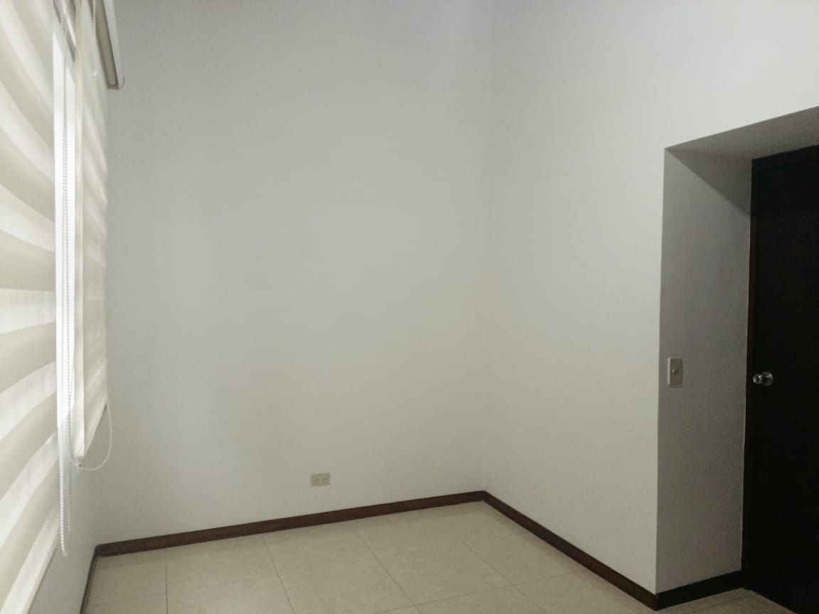 Casa en arriendo o venta Antioquia Medellín Calle Nueva 120 m2 Habitaciones 4 Baños 2 Garajes 2 Precio venta $870000000 Precio arriendo $5950000