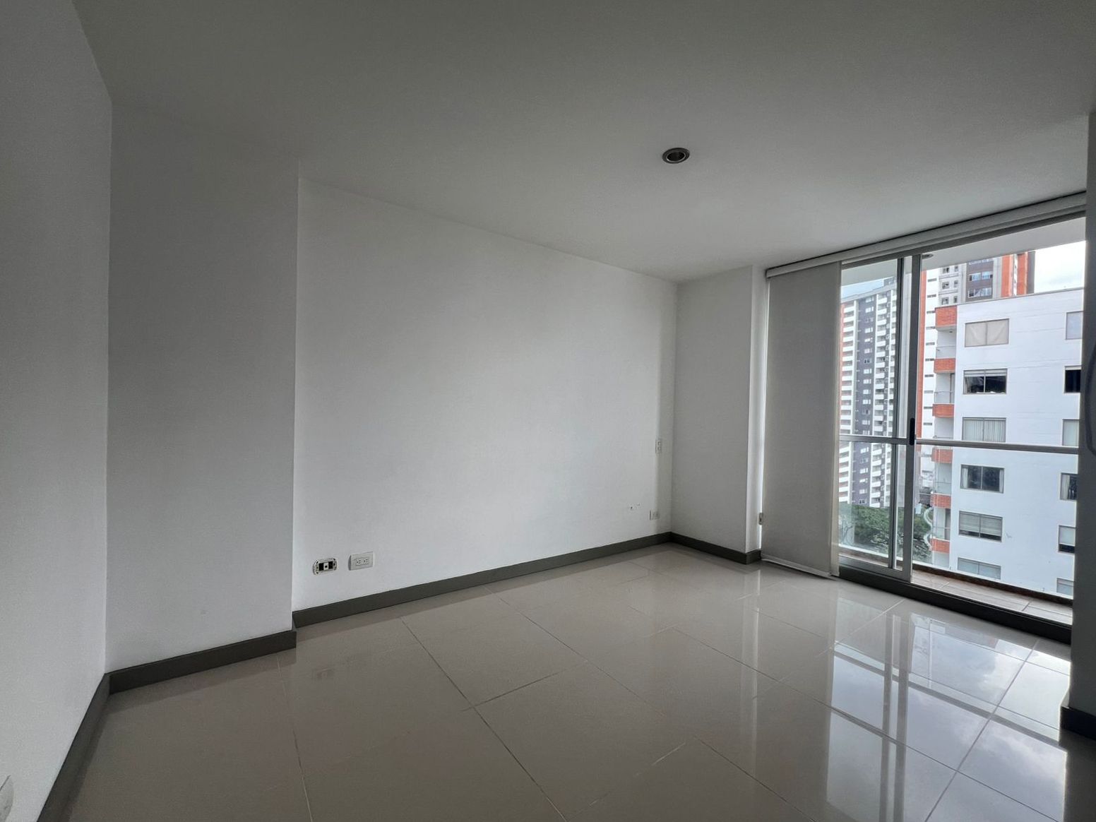 Apartamento en arriendo Antioquia Envigado La Mesa 76 m2 Habitaciones 2 Baños 2 Garajes 2 Precio $3650000
