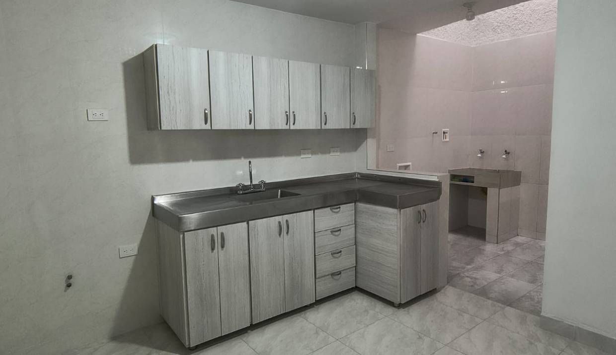 Casa en arriendo Antioquia Envigado Jardines 120 m2 Habitaciones 4 Baños 3 Garajes 0 Precio $3300000