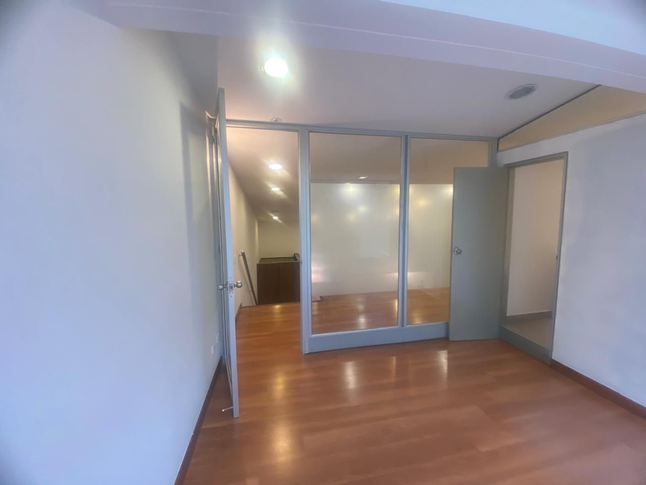 Oficina en venta Antioquia Envigado La Mesa 86 m2 Habitaciones 0 Baños 2 Garajes 2 Precio $780000000