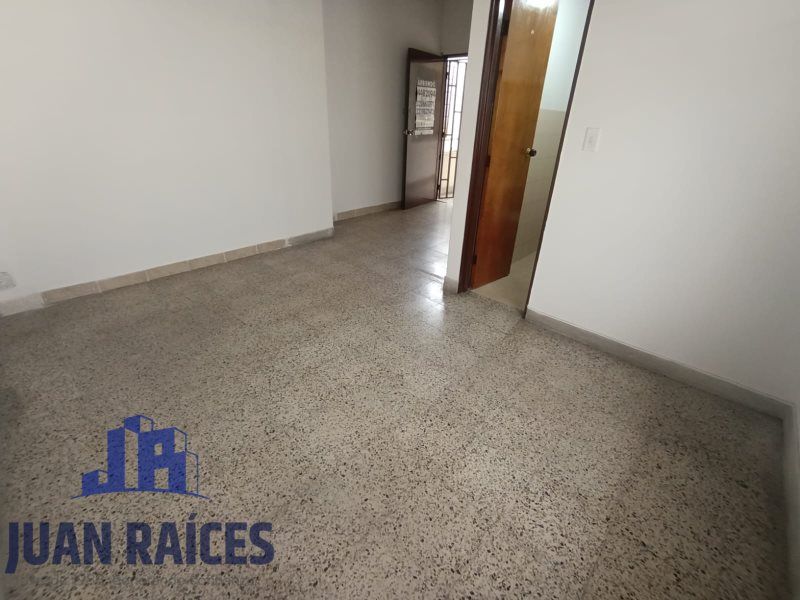 Oficina en arriendo Antioquia Caldas Caldas 15 m2 Habitaciones 0 Baños 1 Garajes 0 Precio $400000