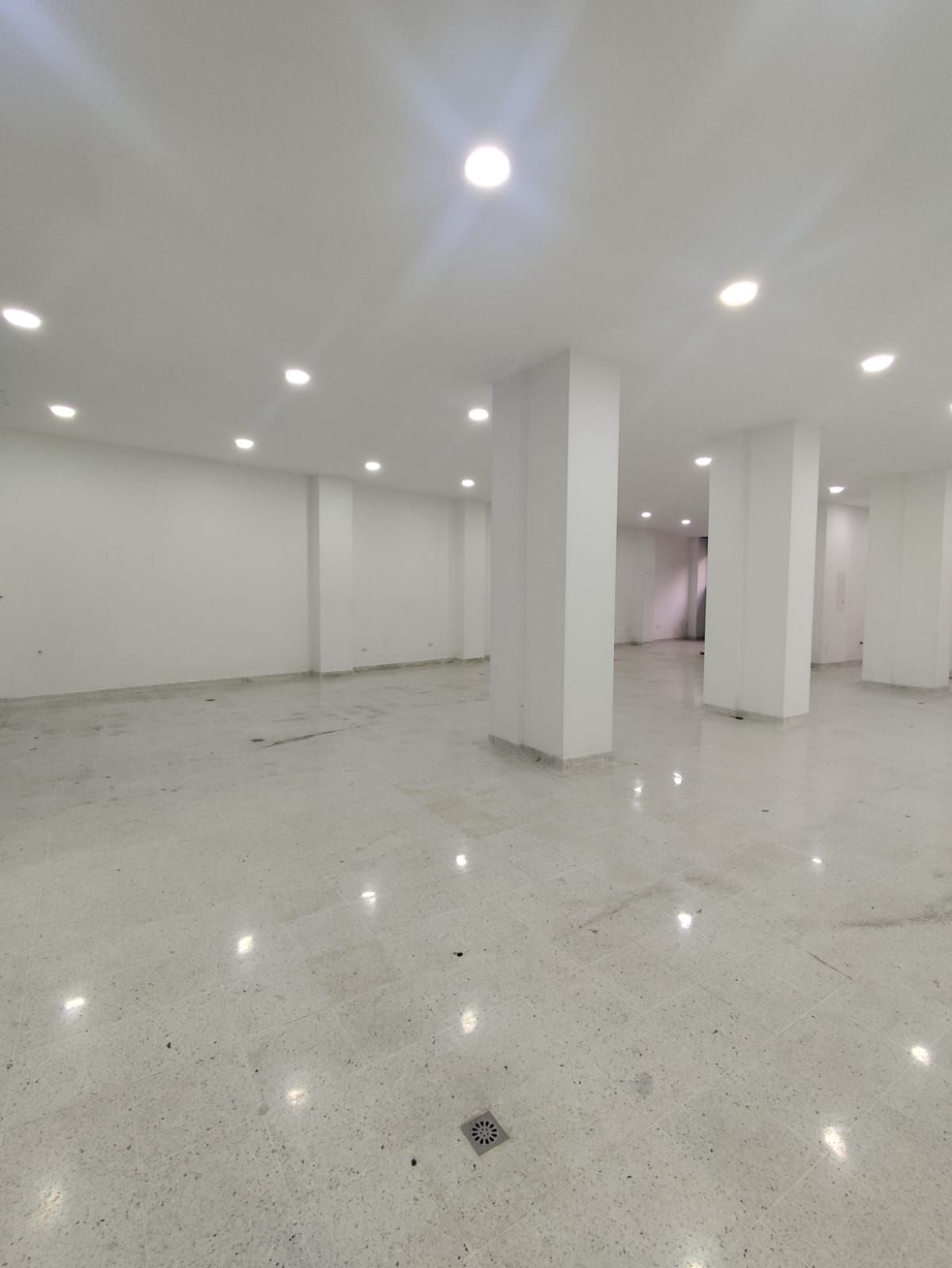 Local en arriendo Antioquia Itagüí Santa Ana 246 m2 Habitaciones 0 Baños 3 Garajes 0 Precio $14000000