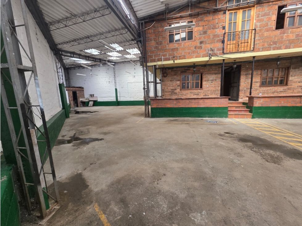 Bodega en venta Antioquia Medellín San Bernardo 351 m2 Habitaciones 0 Baños 3 Garajes 0 Precio $1500000000