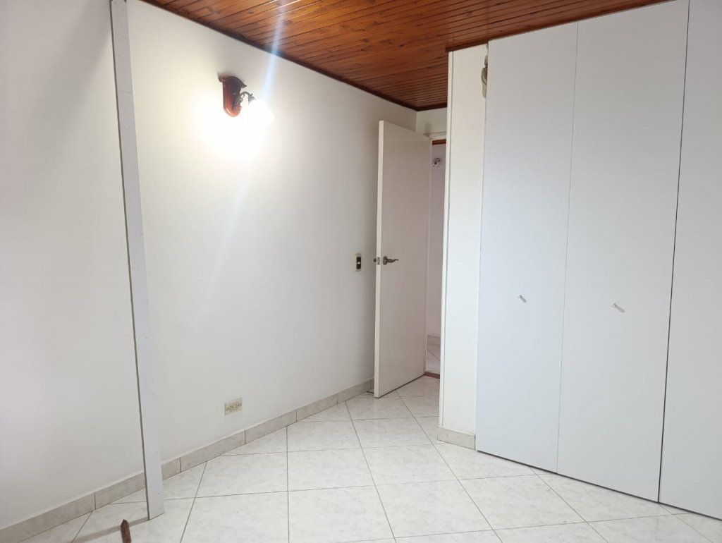 Apartamento en arriendo Antioquia Medellín Los Naranjos 75 m2 Habitaciones 2 Baños 2 Garajes 1 Precio $3400000
