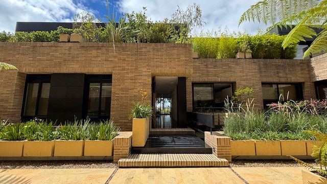 Casa en venta Cundinamarca Bogotá Cerros De Santa Barbara 362 m2 Habitaciones 3 Baños 5 Garajes 4 Precio $4900000000