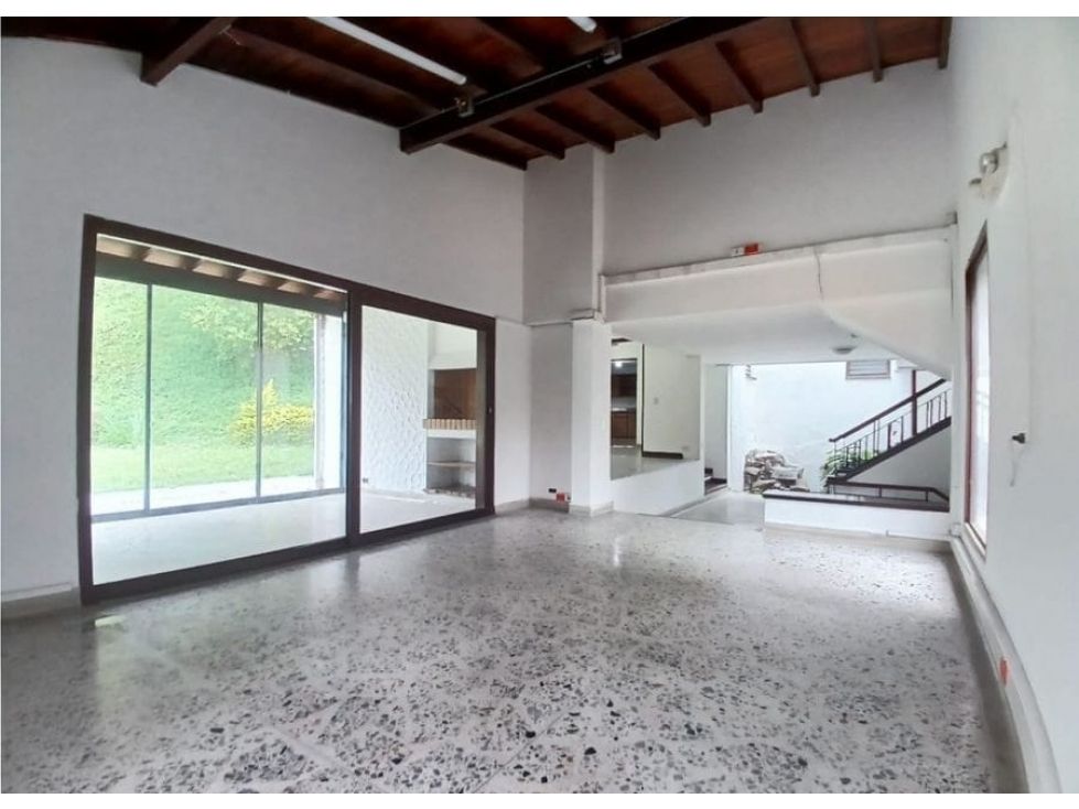 Casa en arriendo Antioquia Medellín Medellín 800 m2 Habitaciones 6 Baños 4 Garajes 2 Precio $16000000