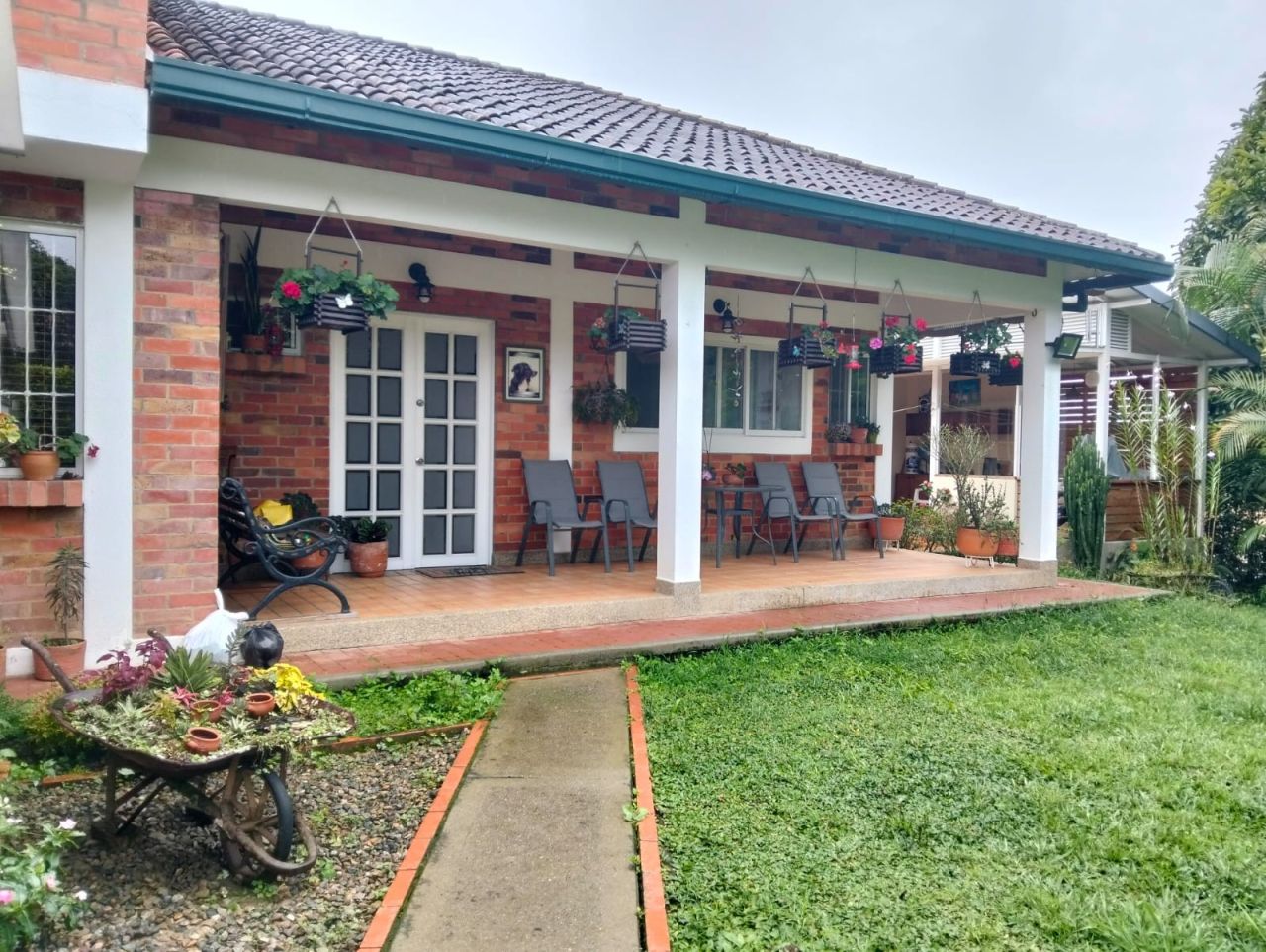 Casa en venta Cundinamarca La Mesa Ub Guarruz Et I 185 m2 Habitaciones 3 Baños 3 Garajes 3 Precio $790000000