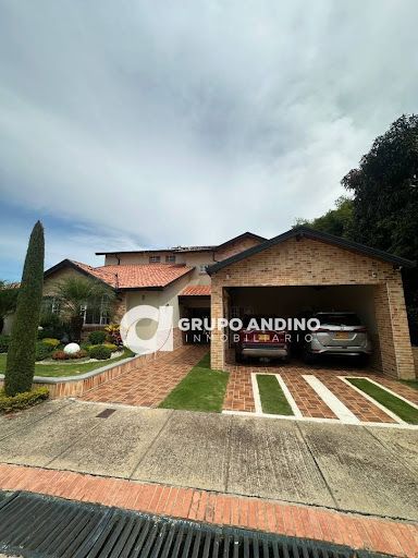 Casa en venta Santander Piedecuesta Piedecuesta 1348 m2 Habitaciones 5 Baños 7 Garajes 3 Precio $3700000000