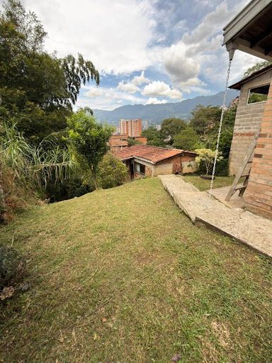 Casa en arriendo Antioquia Envigado Las Antillas 250 m2 Habitaciones 3 Baños 2 Garajes 1 Precio $7000000