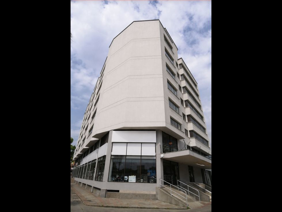 Oficina en arriendo Valle Del Cauca Cali Prados Del Norte 506 m2 Habitaciones 0 Baños 2 Garajes 1 Precio $9500000