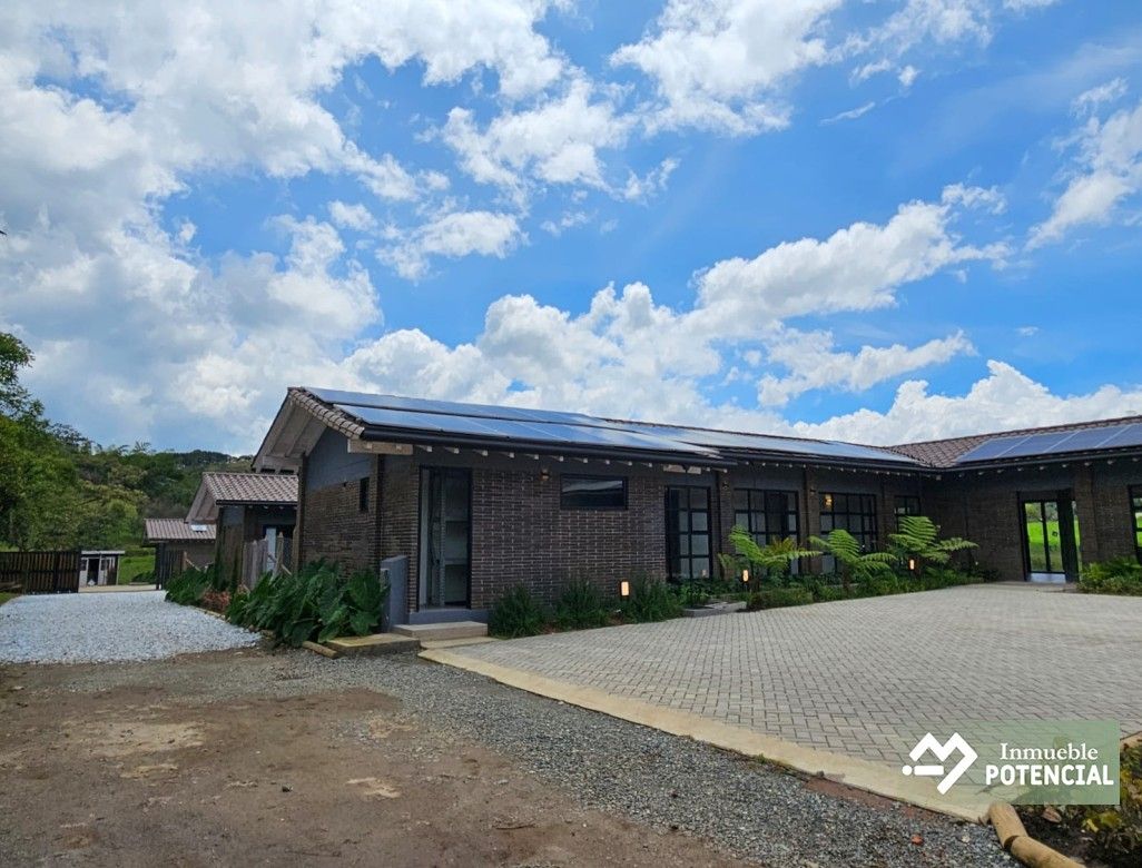 Casa Campestre en arriendo Antioquia Rionegro Cuatro Esquinas 350 m2 Habitaciones 4 Baños 5 Garajes 4 Precio $10700000