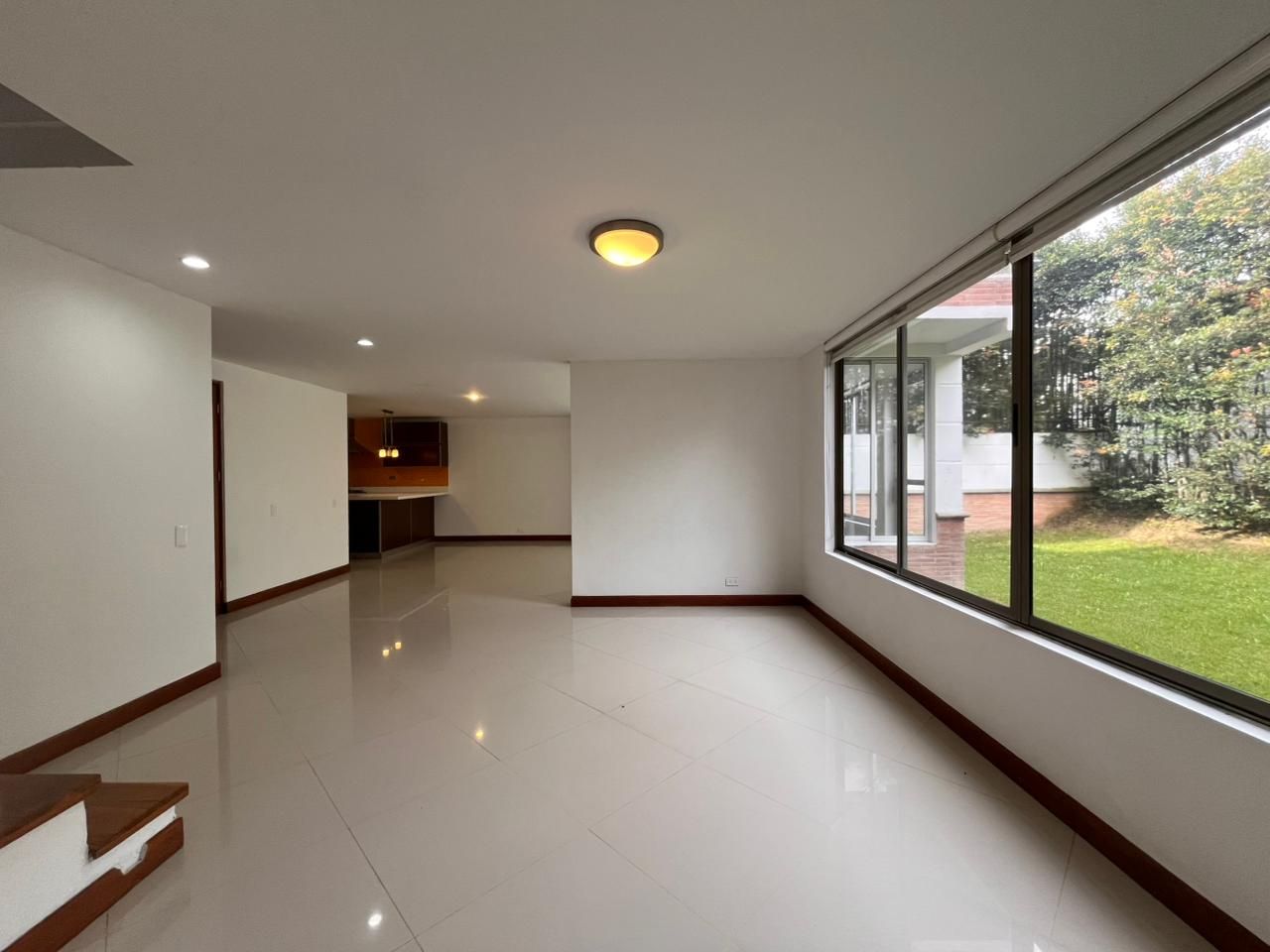 Casa en arriendo Antioquia Envigado Loma Del Atravesado 206 m2 Habitaciones 3 Baños 4 Garajes 2 Precio $8600000