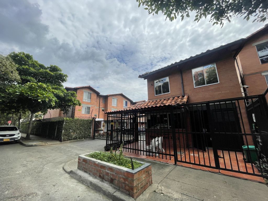 Apartamento en arriendo Valle Del Cauca Cali Lili 100 m2 Habitaciones 4 Baños 3 Garajes 1 Precio $2620000