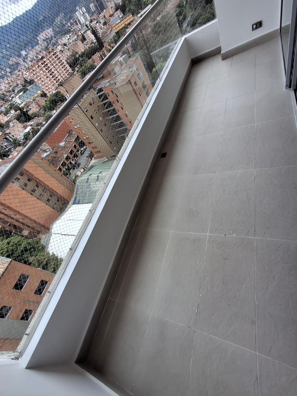 Apartamento en arriendo Antioquia Envigado Jardines 125 m2 Habitaciones 3 Baños 3 Garajes 2 Precio $6500000