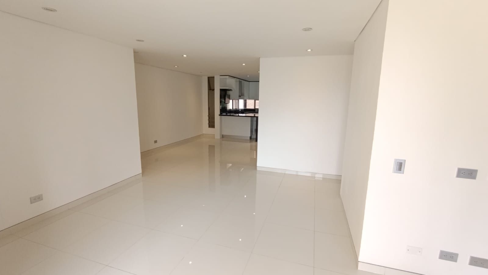 Apartamento en arriendo Antioquia Medellín Alejandria 140 m2 Habitaciones 3 Baños 4 Garajes 2 Precio $6500000