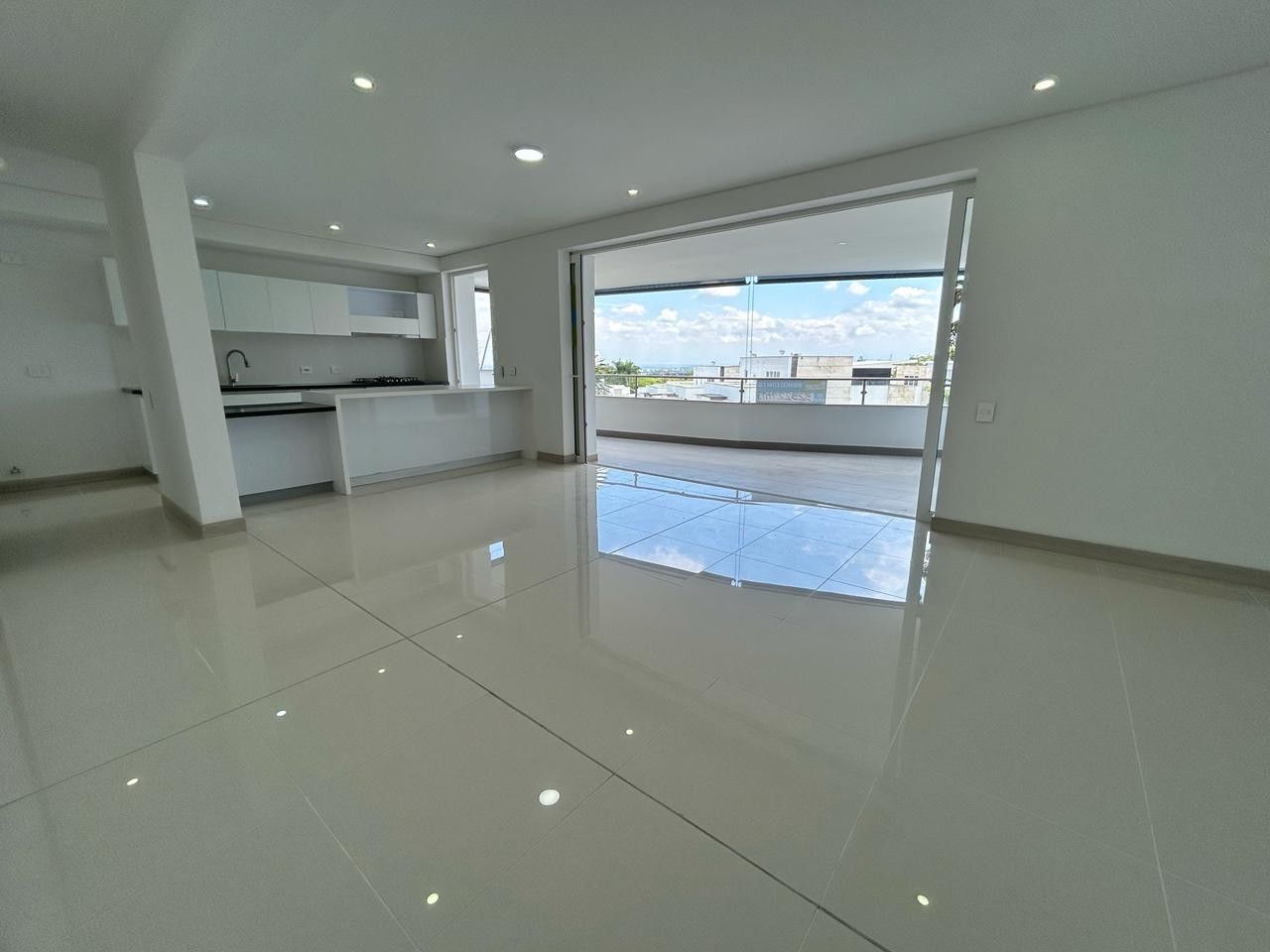 Apartamento en venta Valle Del Cauca Cali Parcelaciones Pance 170 m2 Habitaciones 3 Baños 5 Garajes 3 Precio $1320000000