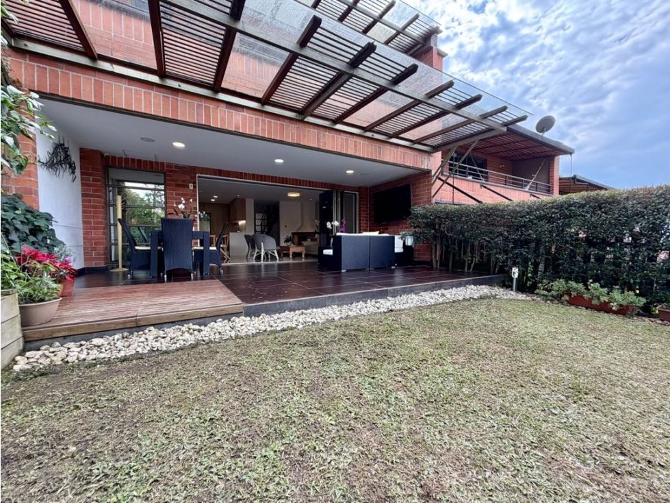 Casa en venta Antioquia Envigado Asd 267 m2 Habitaciones 4 Baños 5 Garajes 4 Precio $2050000000
