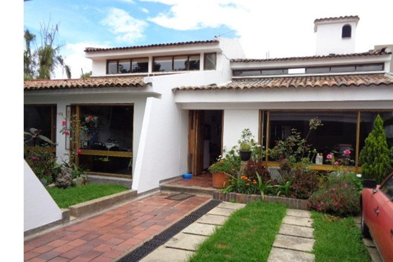 Casa en arriendo Cundinamarca Bogotá Los Cedritos 3974 m2 Habitaciones 5 Baños 4 Garajes 4 Precio $9500000