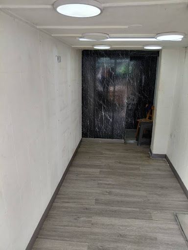 Local en arriendo Antioquia Medellín Berlin 12 m2 Habitaciones 0 Baños 1 Garajes 0 Precio $1600000