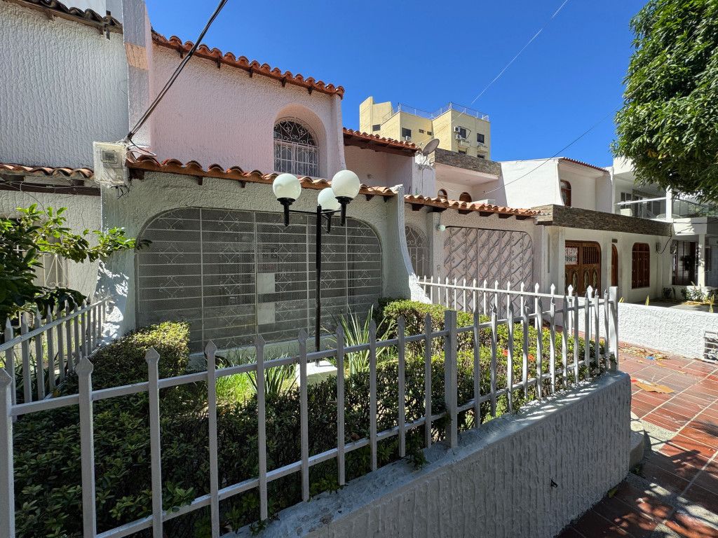 Casa en arriendo Magdalena Santa Marta Bavaria 170 m2 Habitaciones 4 Baños 3 Garajes 1 Precio $2350000