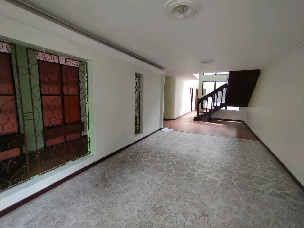 Casa en arriendo Antioquia Medellín Rosales 324 m2 Habitaciones 5 Baños 5 Garajes 1 Precio $10000000