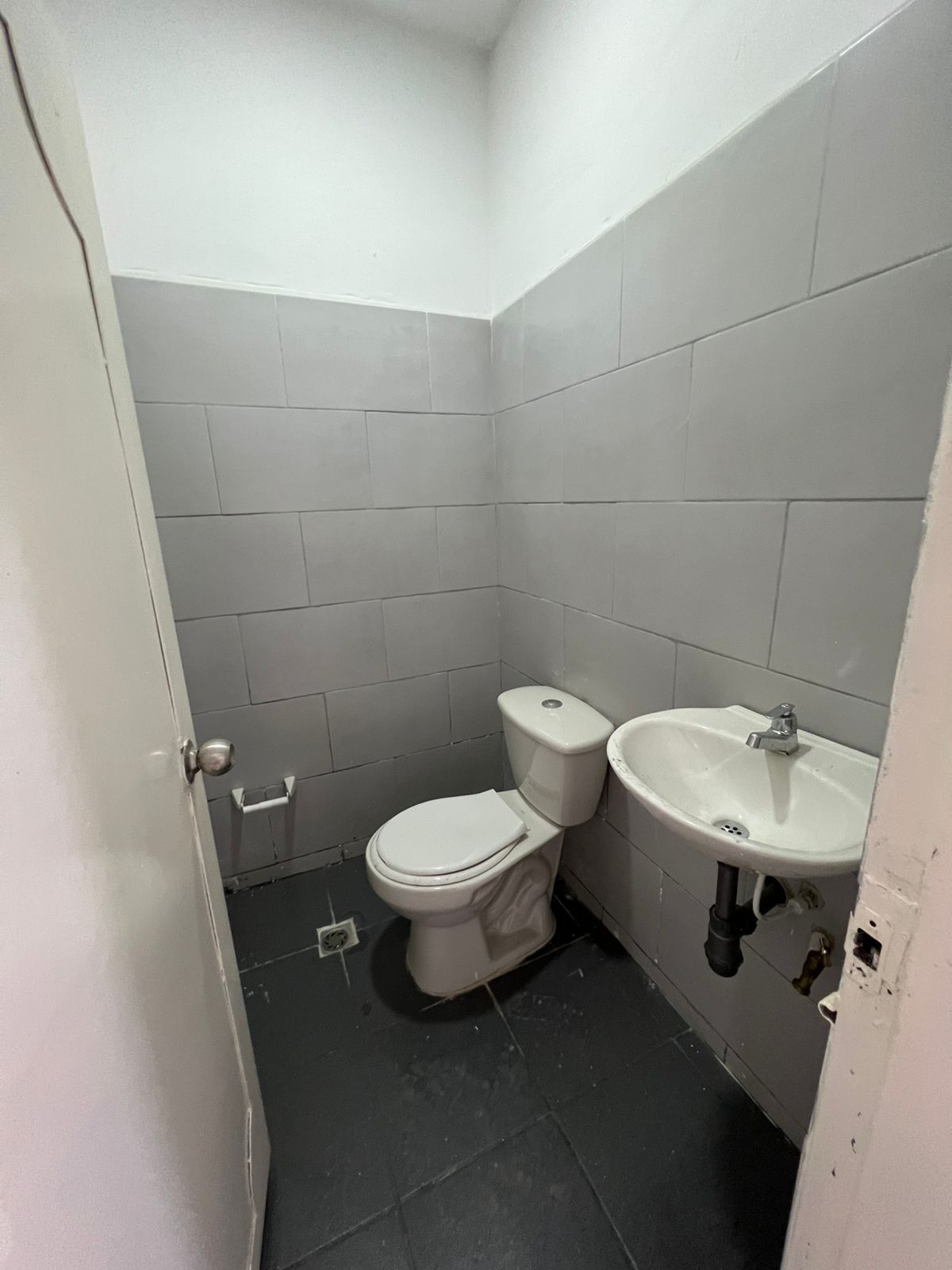 Local Comercial en arriendo Tolima Ibagué Cr Tejares 70 m2 Habitaciones 0 Baños 1 Garajes 0 Precio $1200000