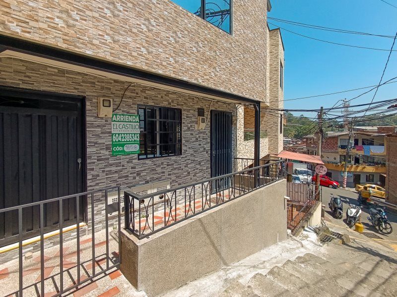 Apartamento en arriendo Antioquia Medellín Las Violetas 85 m2 Habitaciones 3 Baños 1 Garajes 0 Precio $1600000