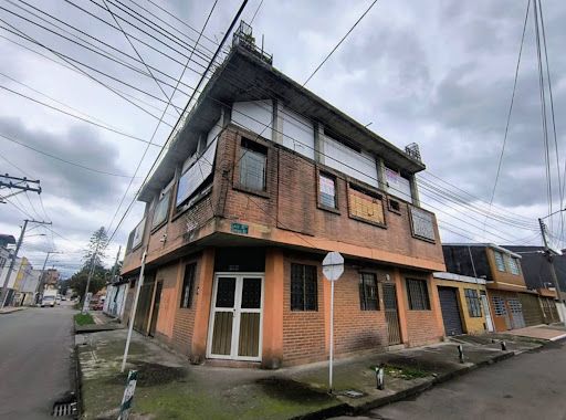 Casa en venta Cundinamarca Bogotá La Española 429 m2 Habitaciones 2 Baños 3 Garajes 5 Precio $760000000