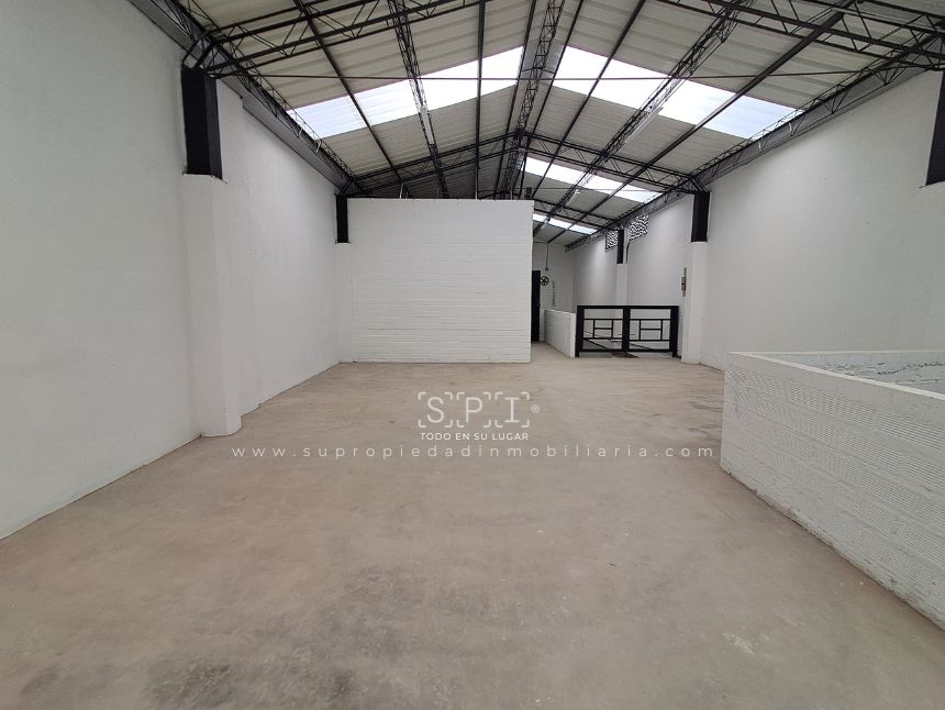 Bodega en arriendo Antioquia Medellín El Chagualo 255 m2 Habitaciones 0 Baños 4 Garajes 3 Precio $11000000