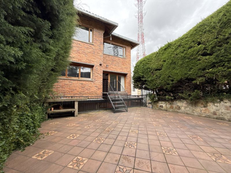 Casa en venta Cundinamarca Bogotá Casa Blanca Suba 280 m2 Habitaciones 5 Baños 6 Garajes 2 Precio $1100000000