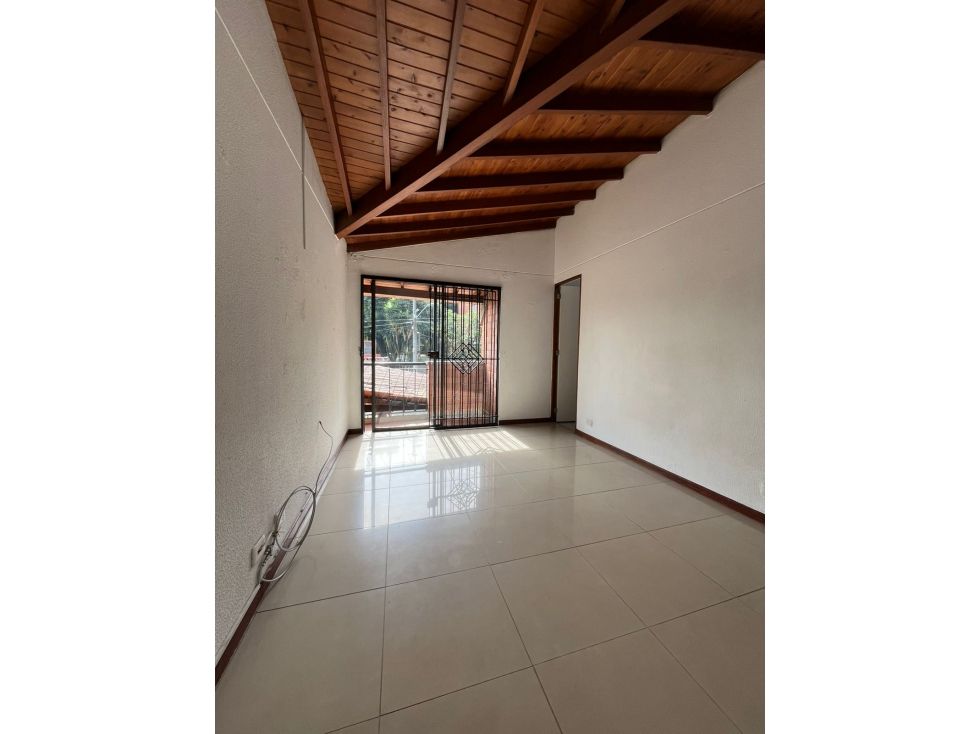Casa en arriendo Antioquia Envigado Lombardia 120 m2 Habitaciones 3 Baños 3 Garajes 1 Precio $4800000