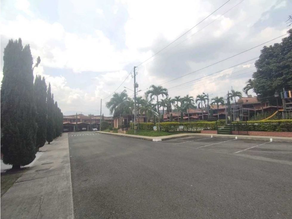 Casa en arriendo Antioquia Envigado El Dorado 120 m2 Habitaciones 3 Baños 3 Garajes 1 Precio $4800000