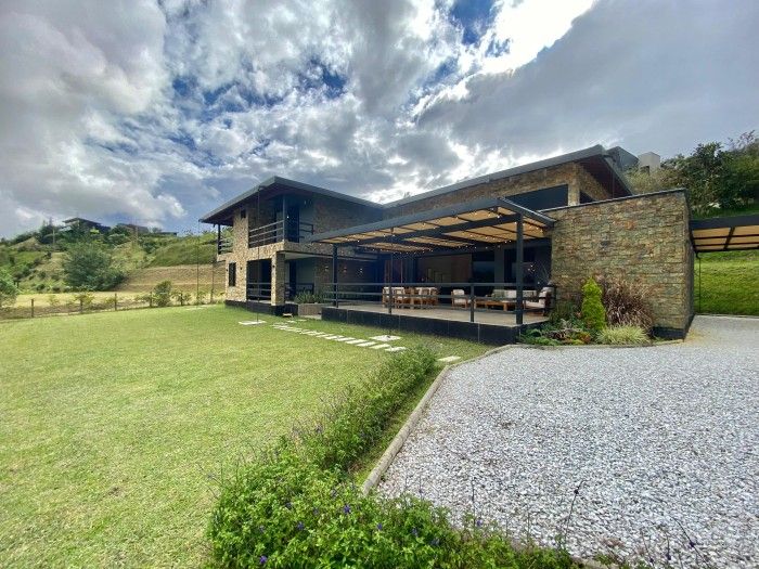 Casa en arriendo Antioquia El Retiro El Retiro 370 m2 Habitaciones 4 Baños 5 Garajes 4 Precio $15000000