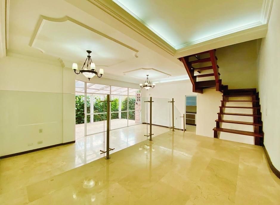 Casa en venta Antioquia Medellín Altos Del Poblado 322 m2 Habitaciones 4 Baños 5 Garajes 2 Precio $1830000000