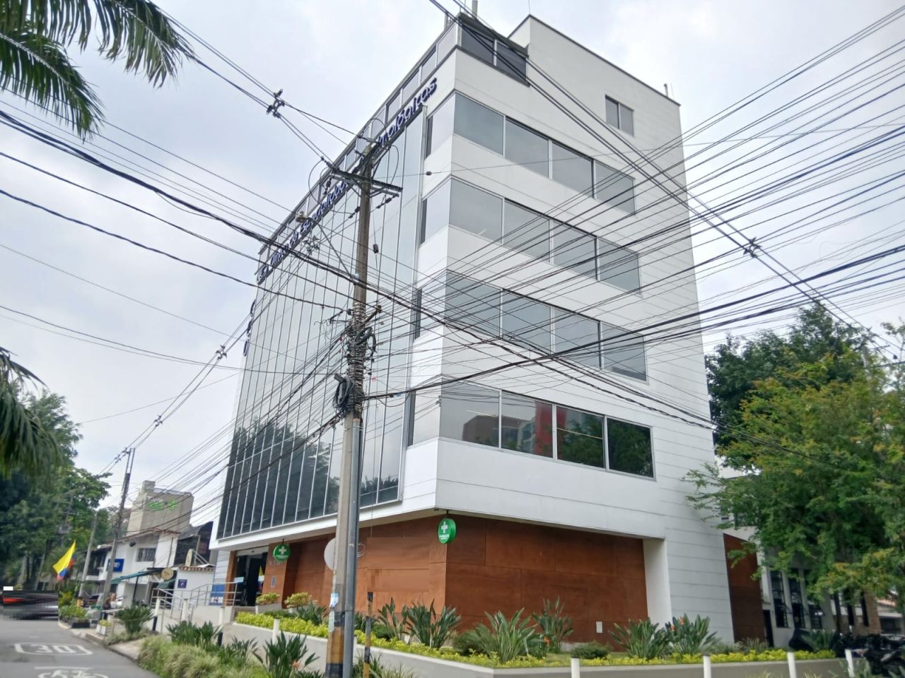 Oficina en arriendo Antioquia Medellín La Aguacatala 220 m2 Habitaciones 0 Baños 3 Garajes 1 Precio $17000000