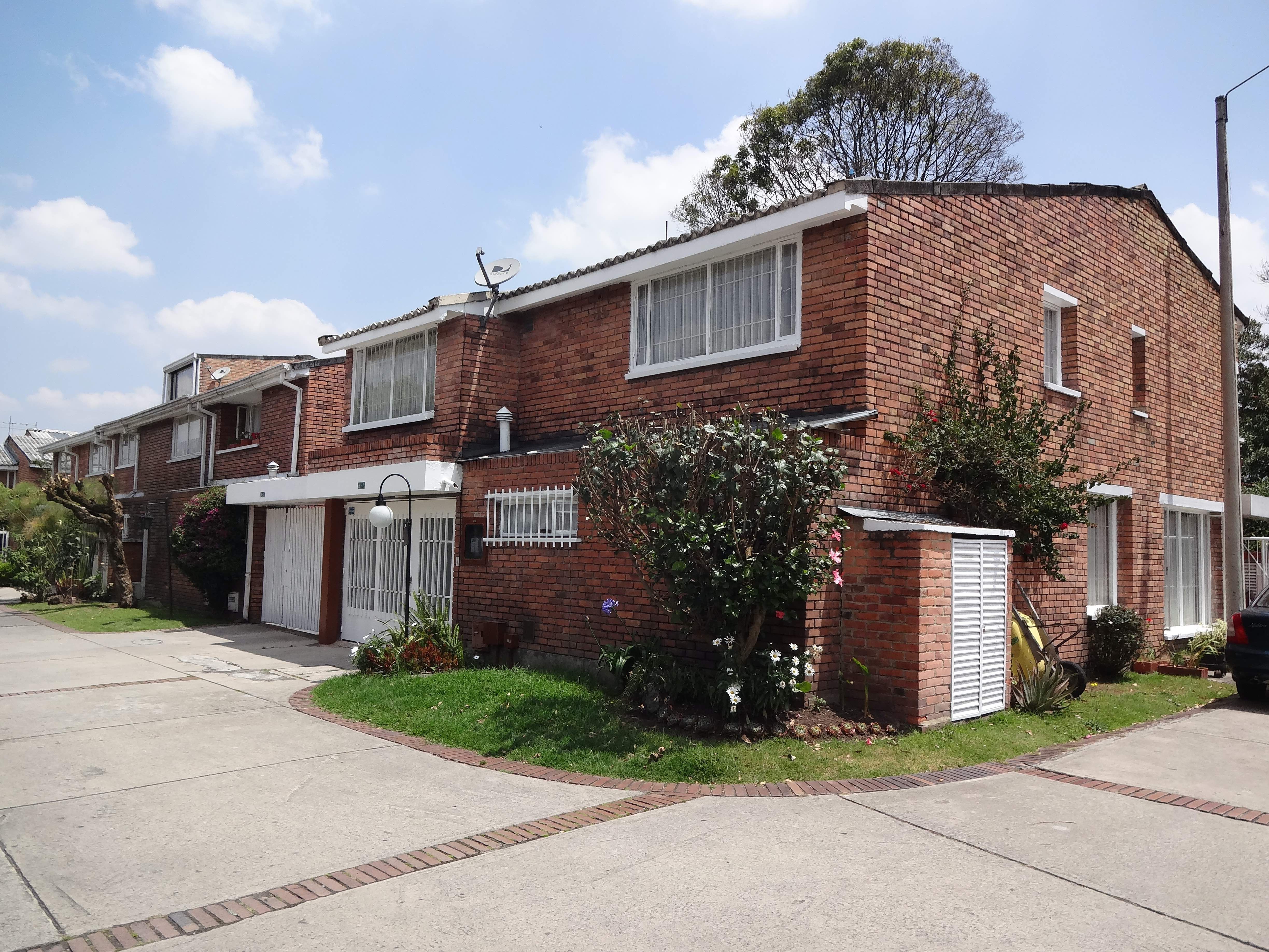 Casa en venta Cundinamarca Bogotá Ub Cordoba Niza 240 m2 Habitaciones 4 Baños 4 Garajes 2 Precio $1100000000