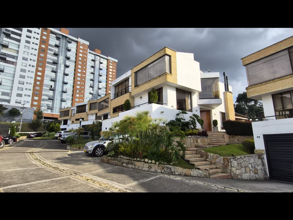 Casa en venta Cundinamarca Bogotá Bosque De Pinos 304 m2 Habitaciones 4 Baños 4 Garajes 4 Precio $2450000000