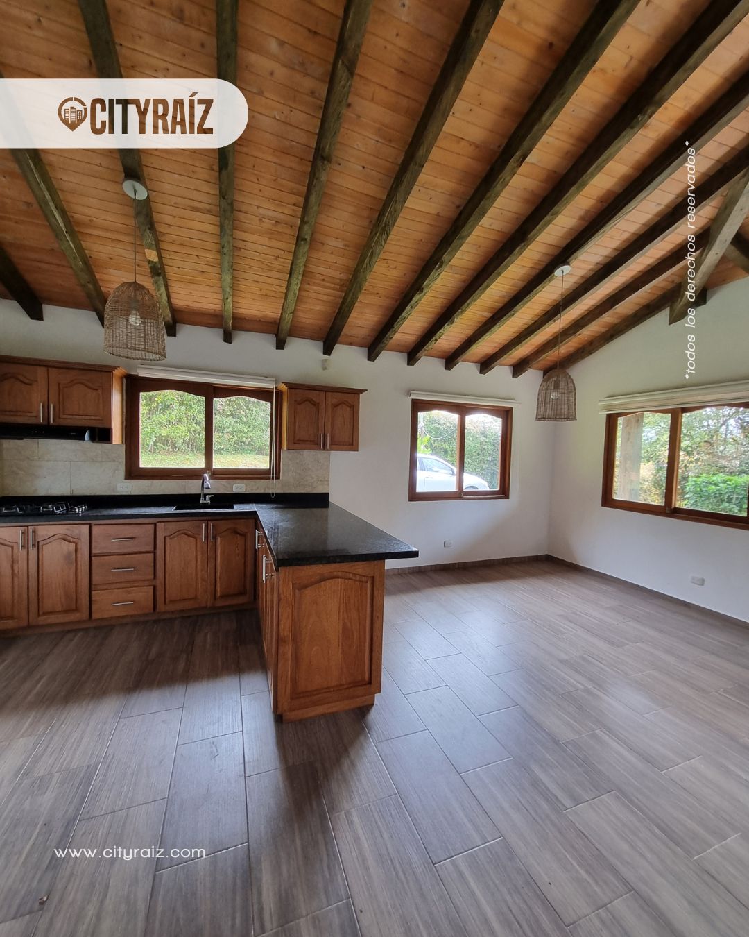 Finca en arriendo Antioquia Rionegro Centro 400 m2 Habitaciones 4 Baños 2 Garajes 5 Precio $3800000