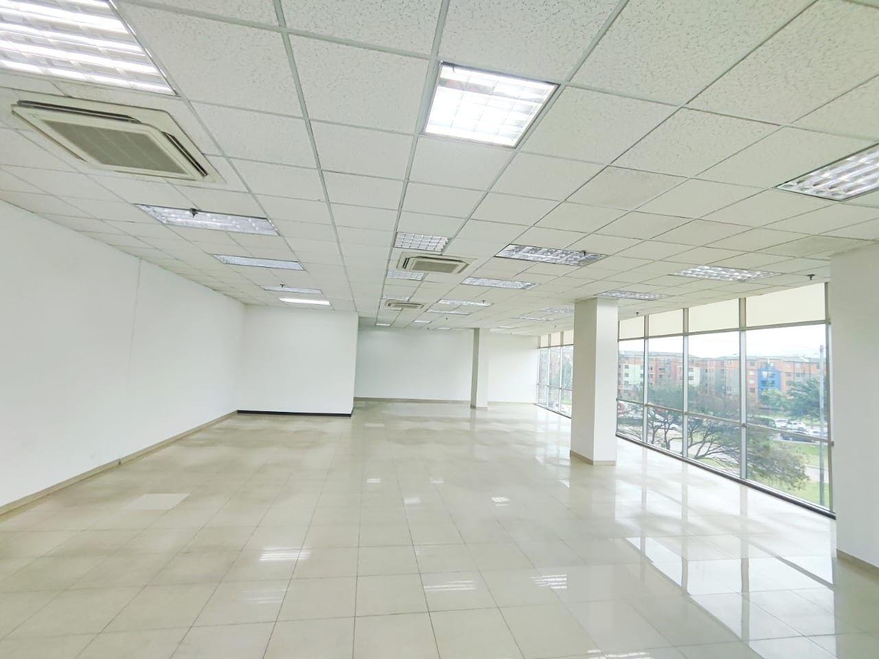 Oficina en venta Cundinamarca Bogotá Predio Caldas 170 m2 Habitaciones 0 Baños 2 Garajes 3 Precio $650000000