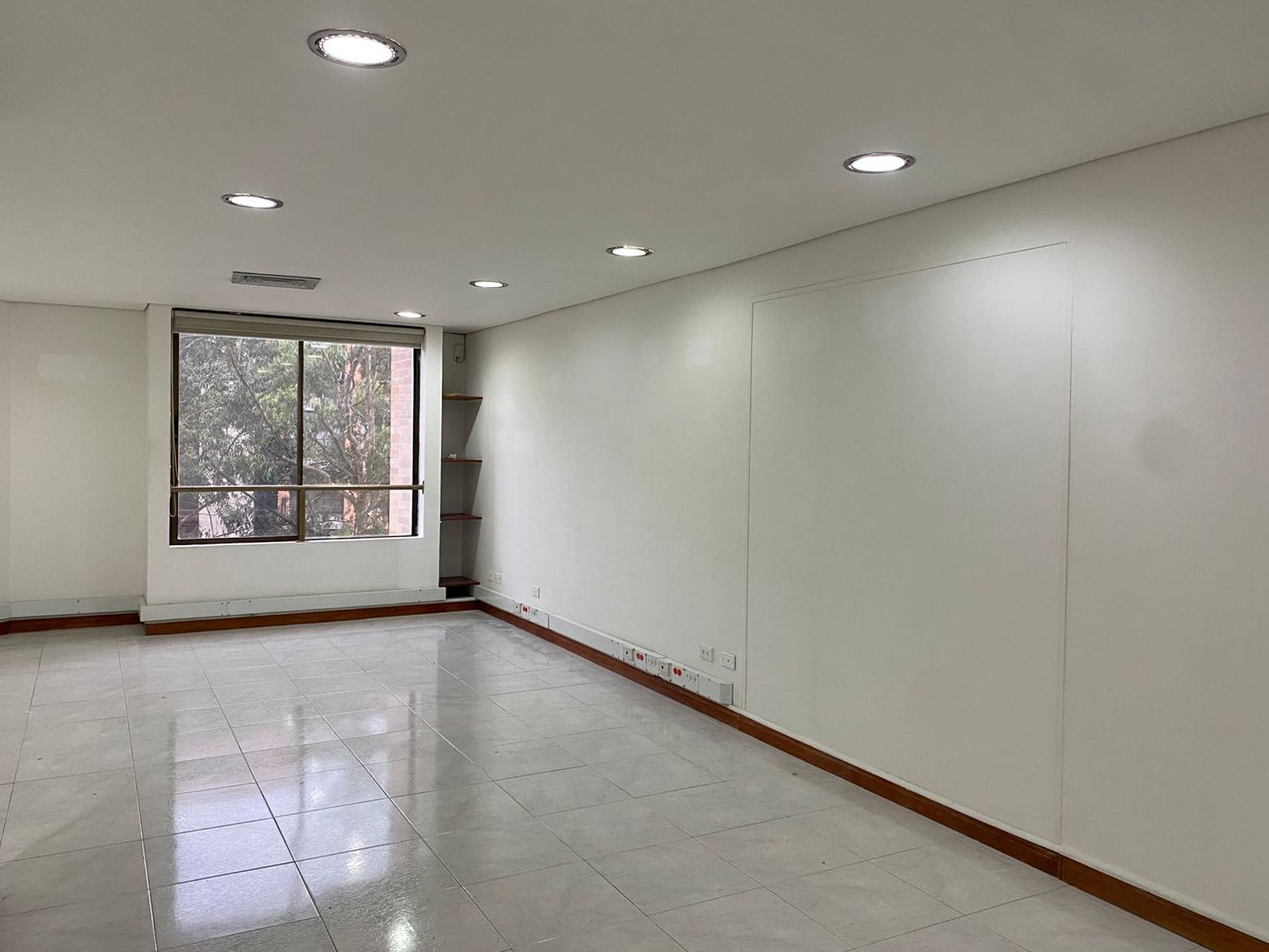 Oficina en arriendo Antioquia Medellín Alejandria 35 m2 Habitaciones 0 Baños 1 Garajes 1 Precio $3400000