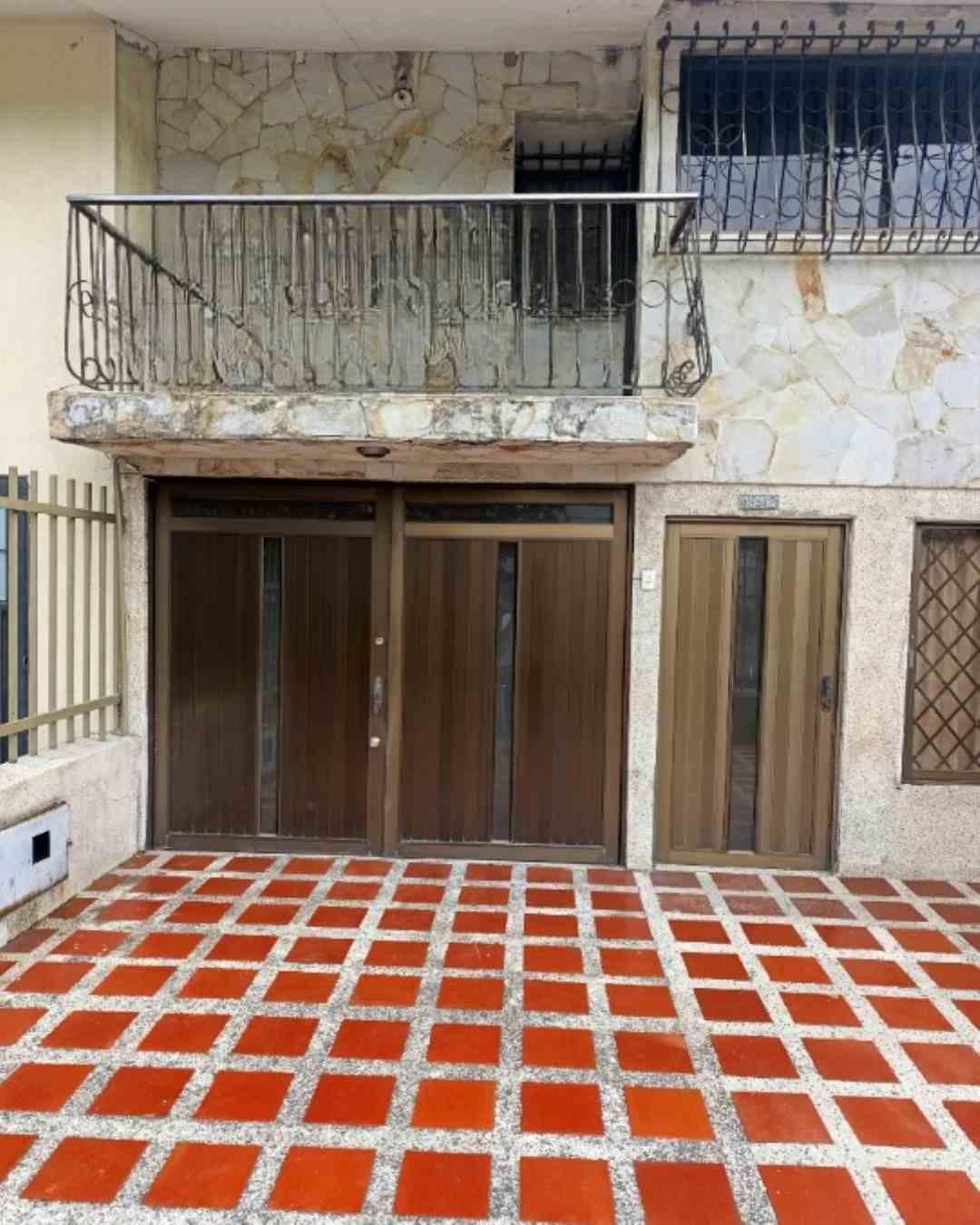 Casa en venta Valle Del Cauca Cali Urbanización La Merced 270 m2 Habitaciones 4 Baños 2 Garajes 3 Precio $640000000