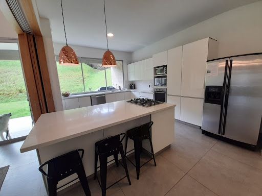 Casa en arriendo Antioquia Envigado Envigado 350 m2 Habitaciones 4 Baños 5 Garajes 3 Precio $23000000