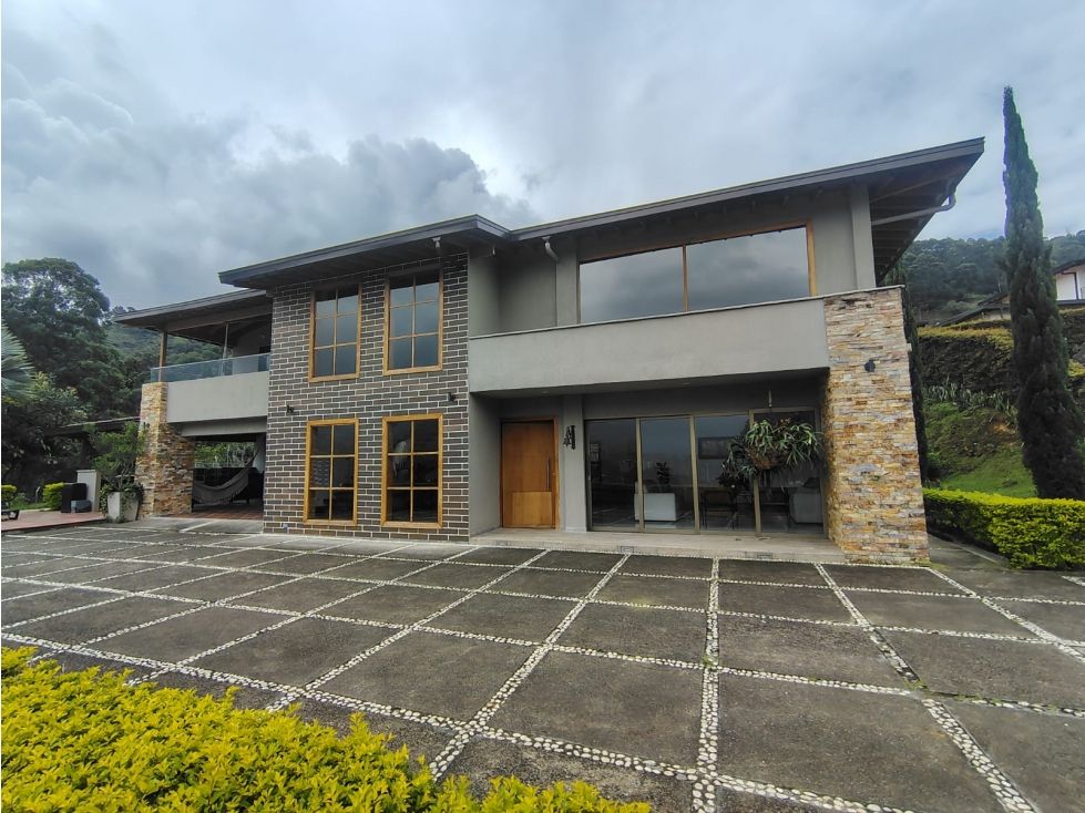 Casa Campestre en arriendo Antioquia Envigado San Rafael 400 m2 Habitaciones 4 Baños 4 Garajes 6 Precio $18000000