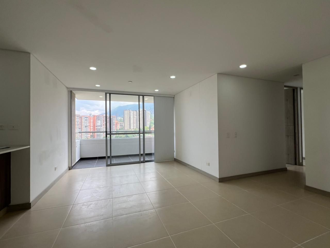 Apartamento en arriendo Antioquia Medellín Bosques De Zuñiga 100 m2 Habitaciones 3 Baños 3 Garajes 2 Precio $4950000