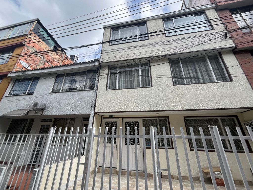 Apartamento en arriendo Cundinamarca Bogotá Ub Azafranes 90 m2 Habitaciones 3 Baños 2 Garajes 0 Precio $2300000