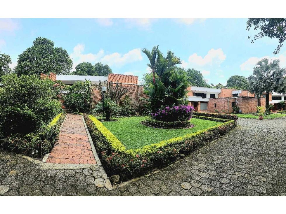 Casa en venta Valle Del Cauca Cali Parcelaciones Pance 400 m2 Habitaciones 4 Baños 4 Garajes 5 Precio $1500000000