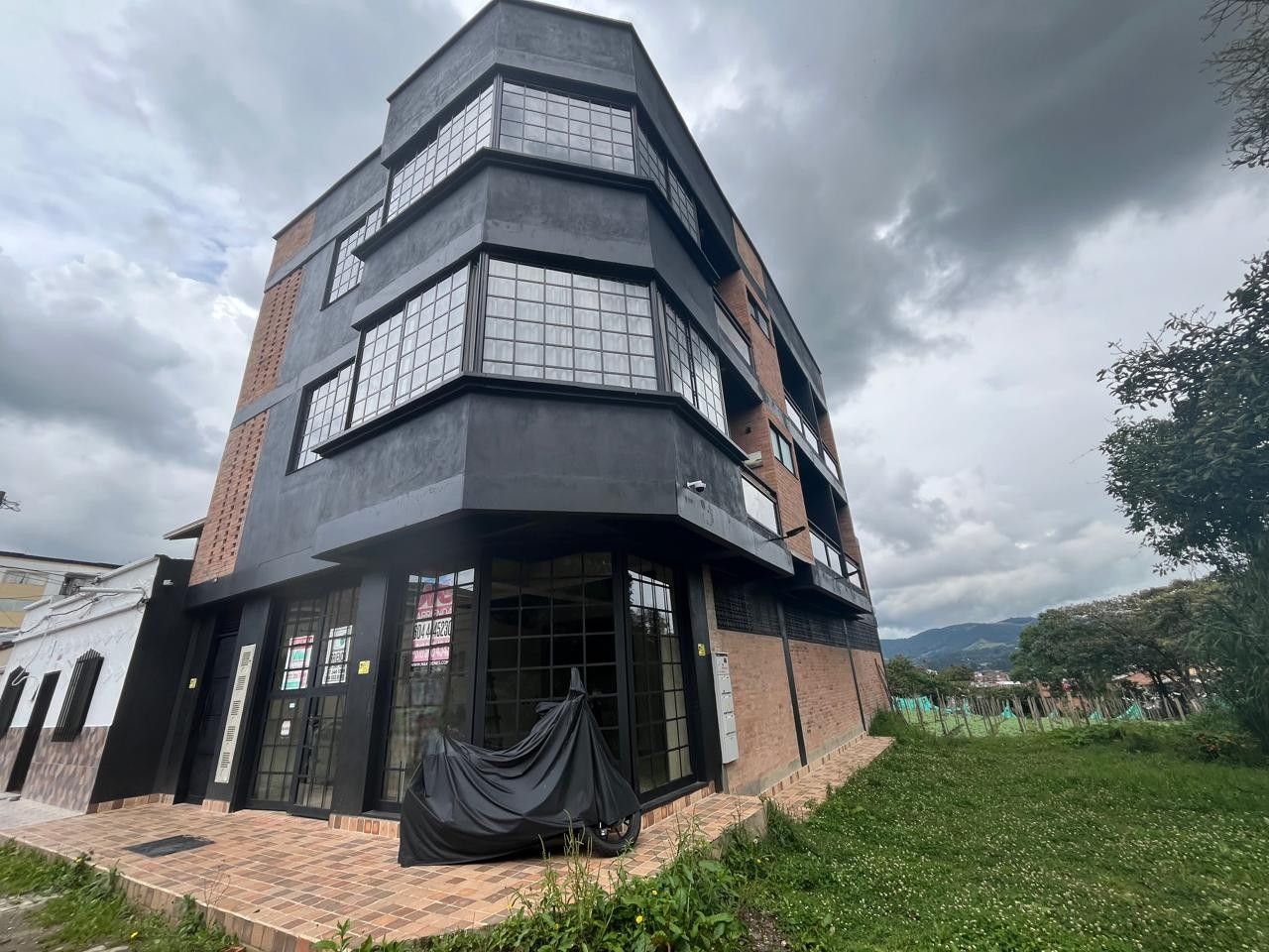 Local en arriendo Antioquia La Ceja Centro 142 m2 Habitaciones 0 Baños 2 Garajes 0 Precio $4000000