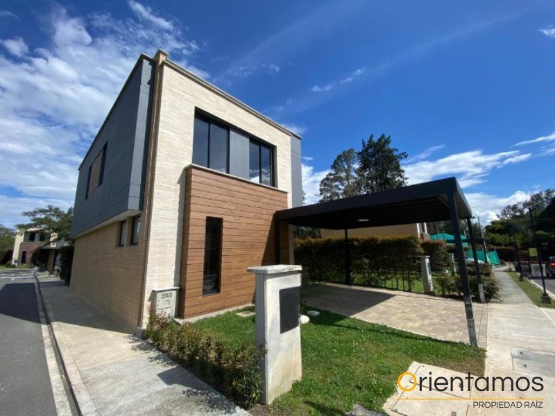 Casa en arriendo Antioquia Rionegro Centro 142 m2 Habitaciones 3 Baños 4 Garajes 2 Precio $8000000