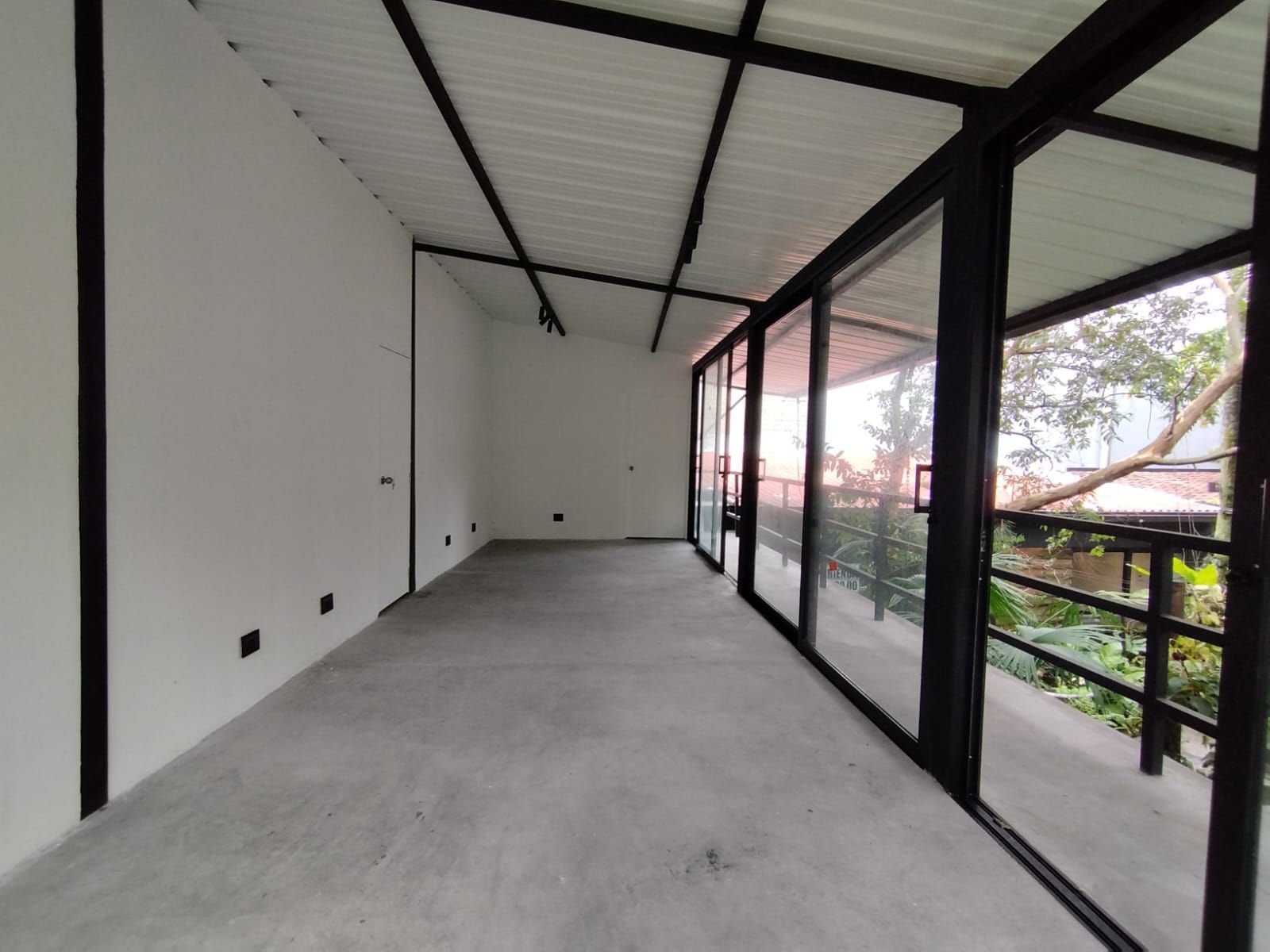 Local en arriendo Antioquia Medellín Manila 36 m2 Habitaciones 0 Baños 1 Garajes 1 Precio $6500000